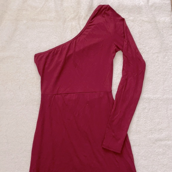 ✨3/$20 PLT Burgundy Open Back Dress - Picture 5 of 9